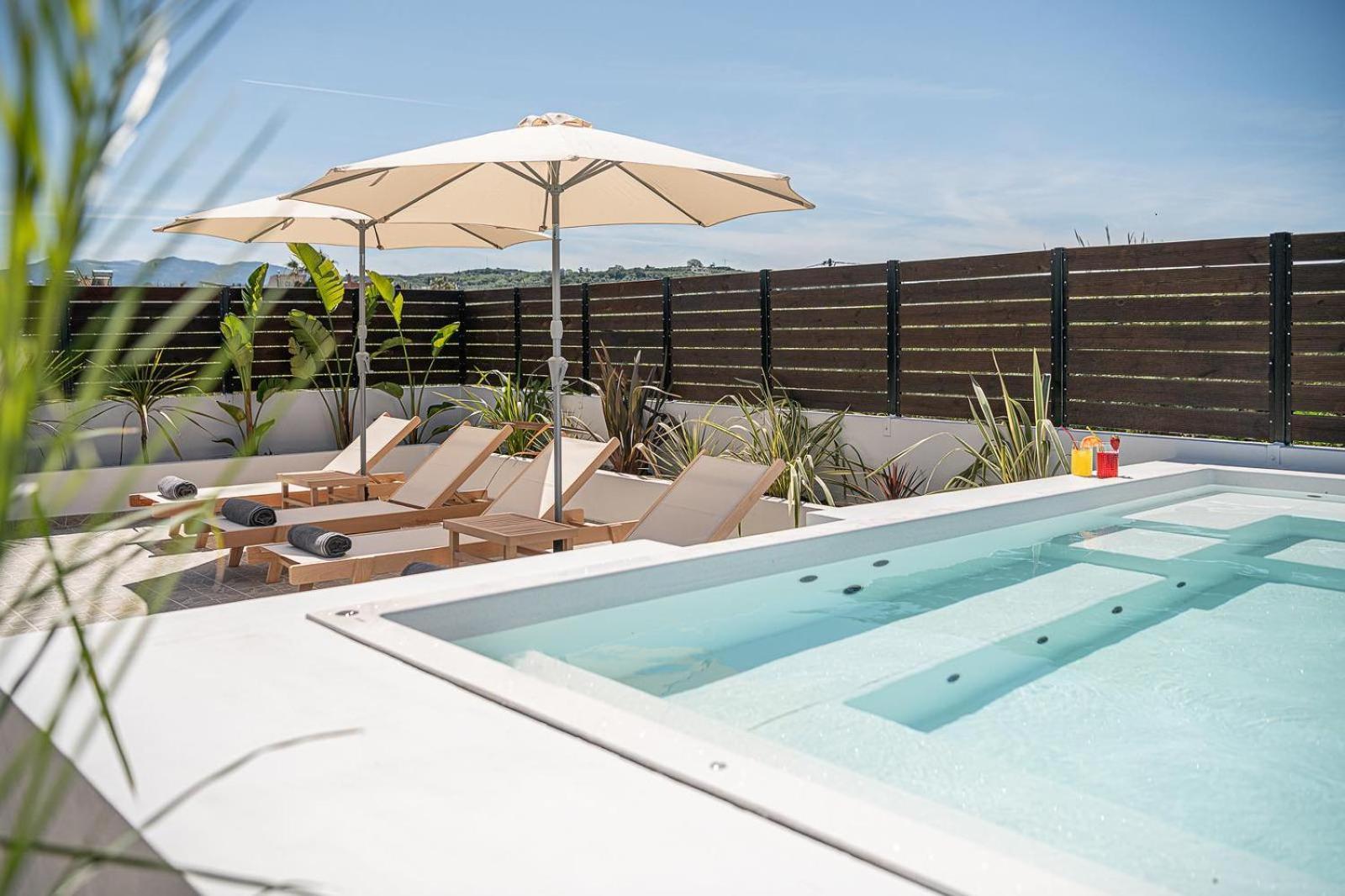 Sol Luxury Apartment - Close To The Beach With A Private Mini Pool ハニア エクステリア 写真